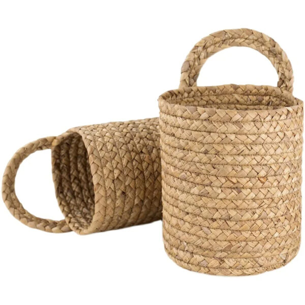 Cache pot artisanal et suspendu en rotin