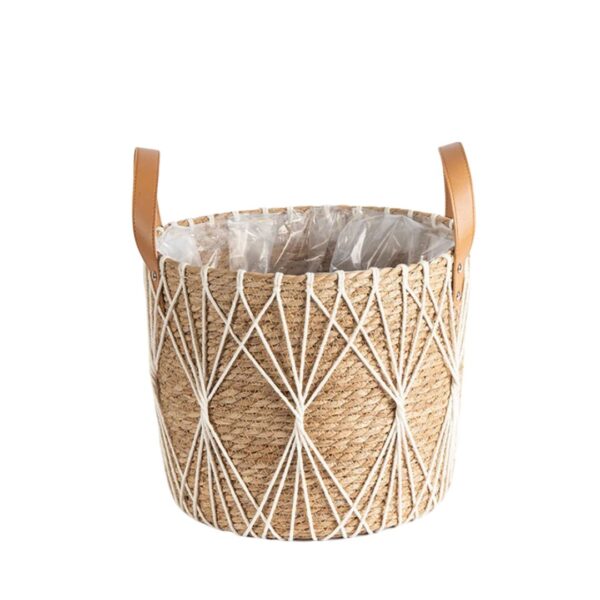 Cache pot en rotin de style moderne sur fond blanc