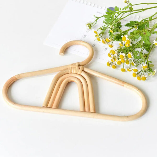 Cintre rotin vintage et indémodable pour enfant