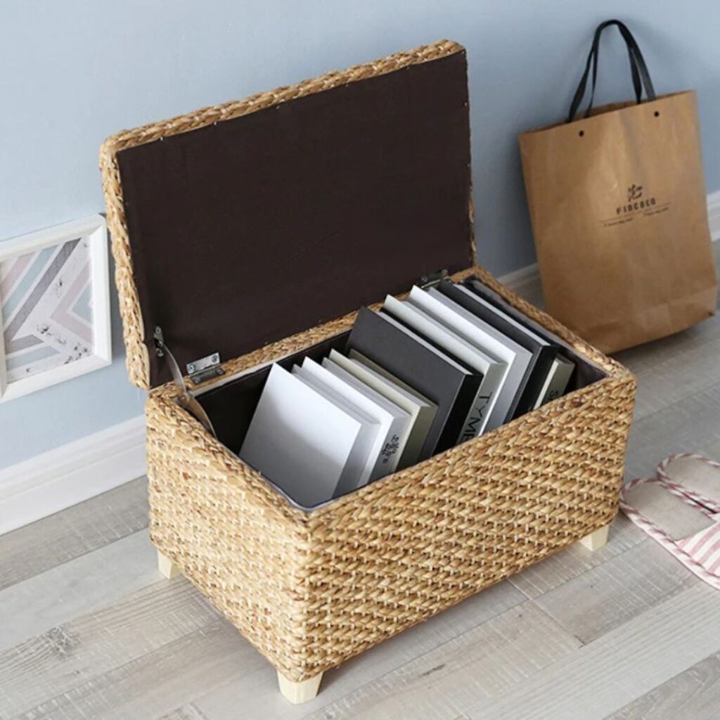 Coffre rectangulaire de style japonais en rotin