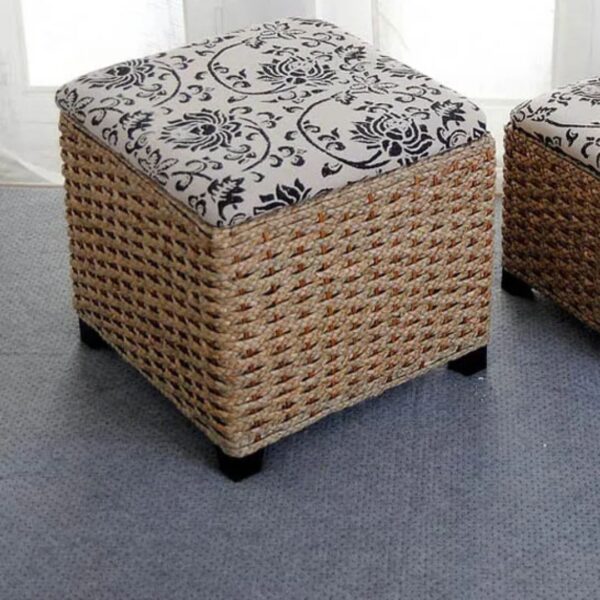 Coffre en rotin à motif floral