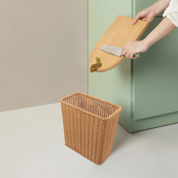 Corbeille à papier en rotin