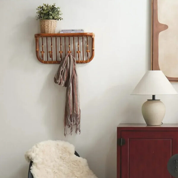 Etagère murale rotin avec six crochets de rangement