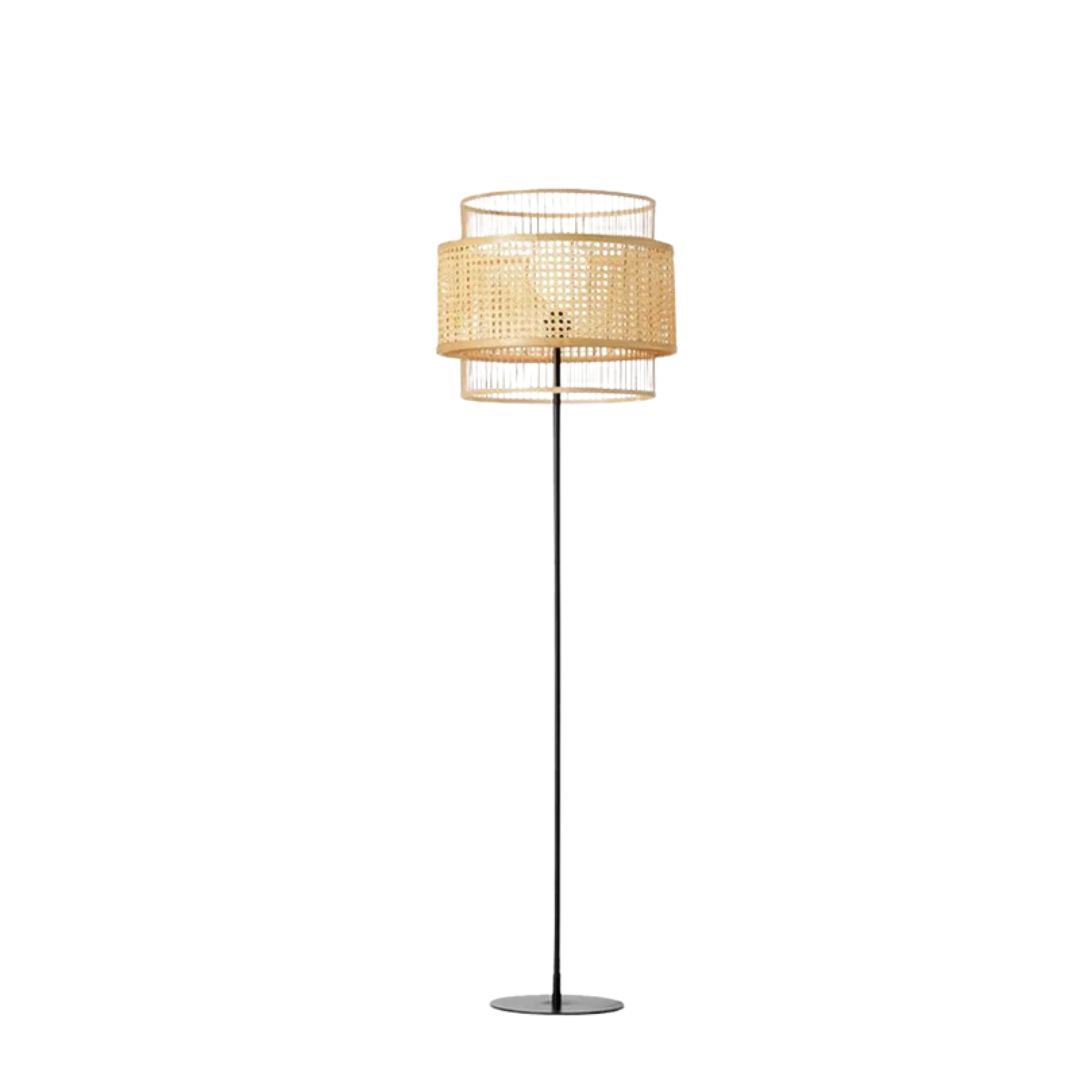 Lampadaire rotin vintage de style nordique sur fond blanc