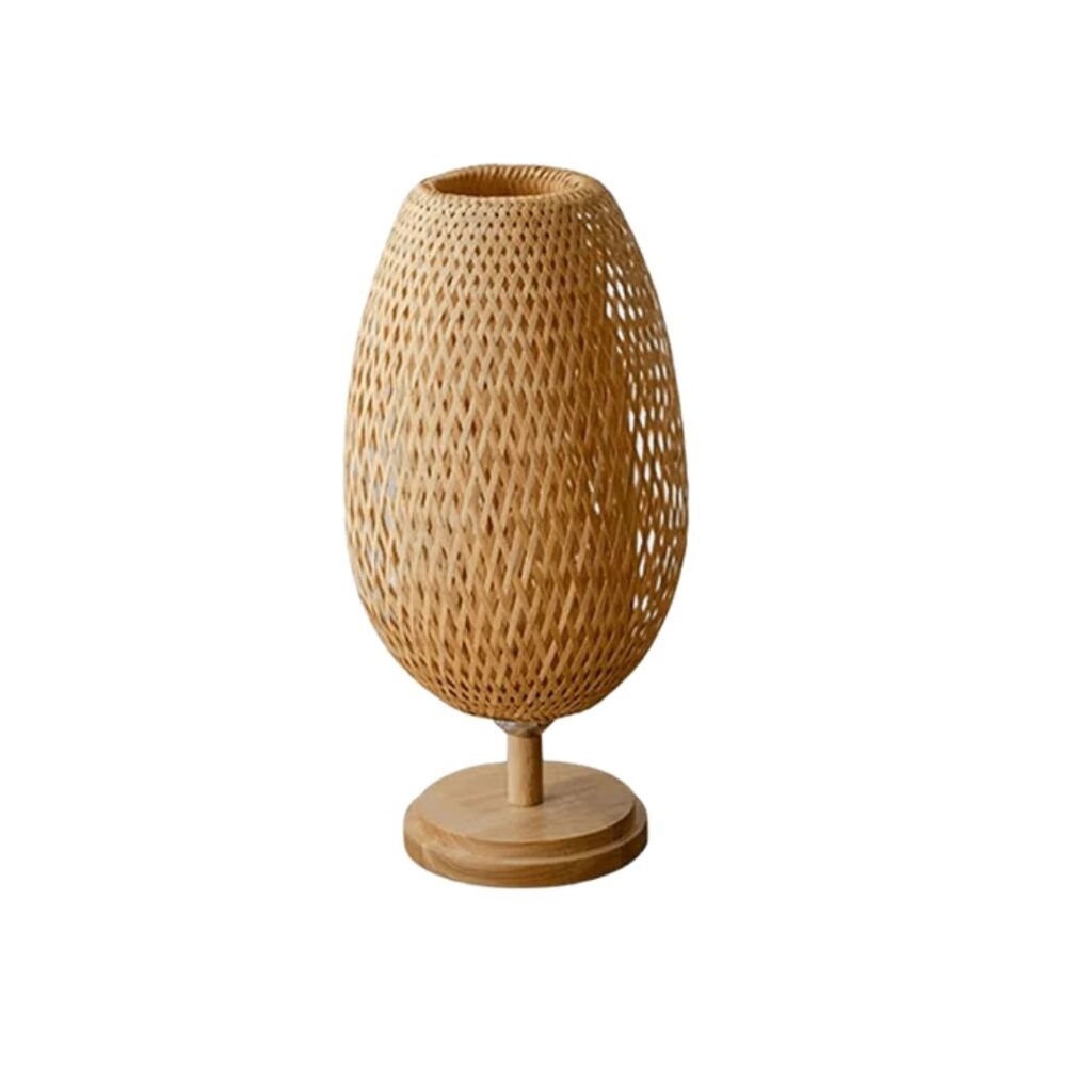 Lampe de chevet moderne en rotin et bambou sur fond blanc