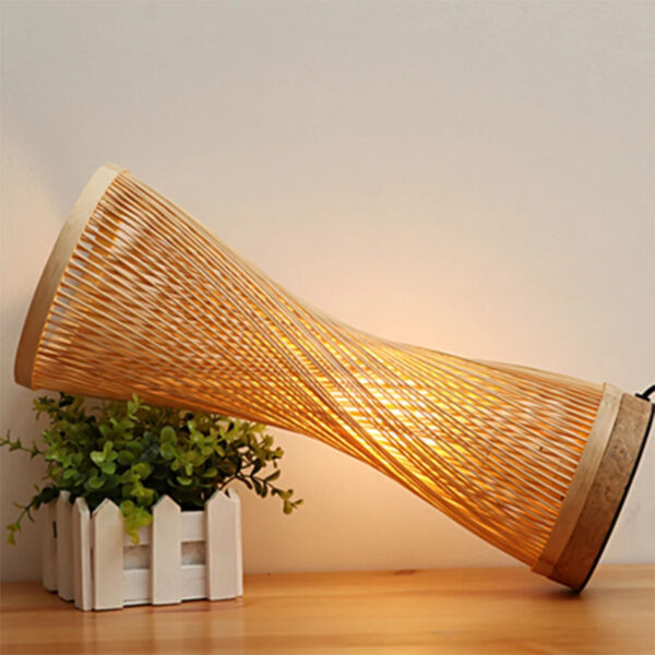 Lampe de chevet rotin au design de sablier