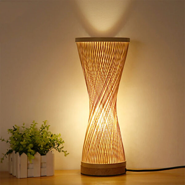 Lampe de chevet rotin au design de sablier