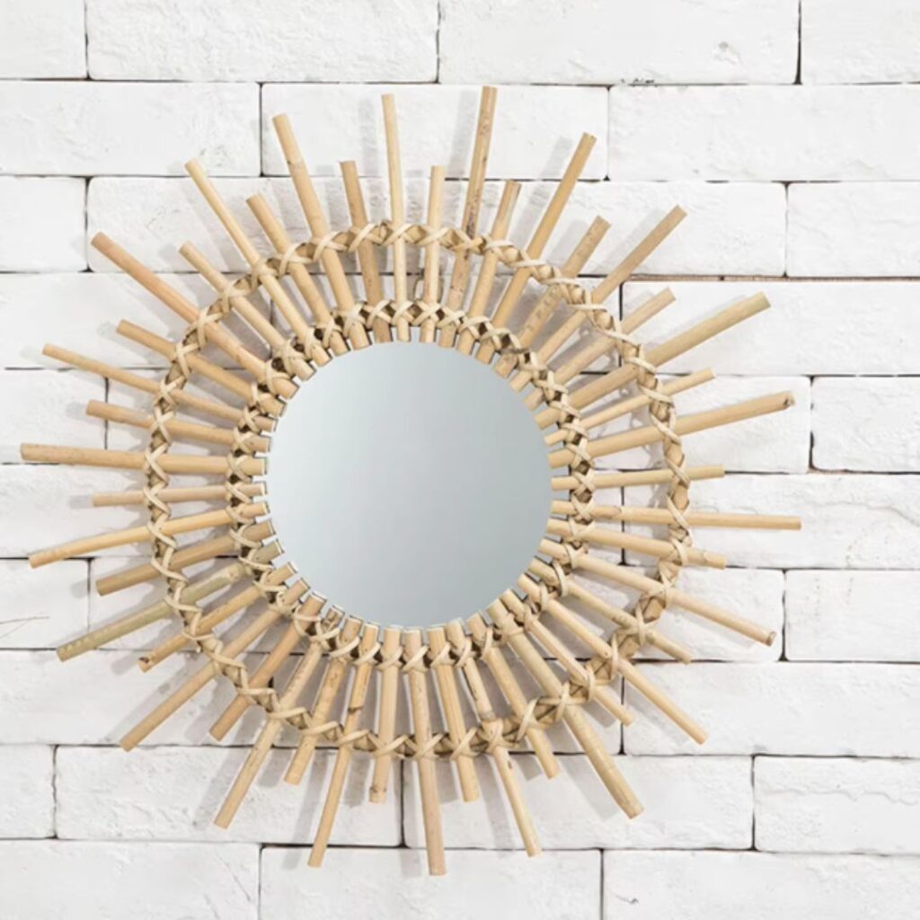 Miroir en rotin au design de soleil