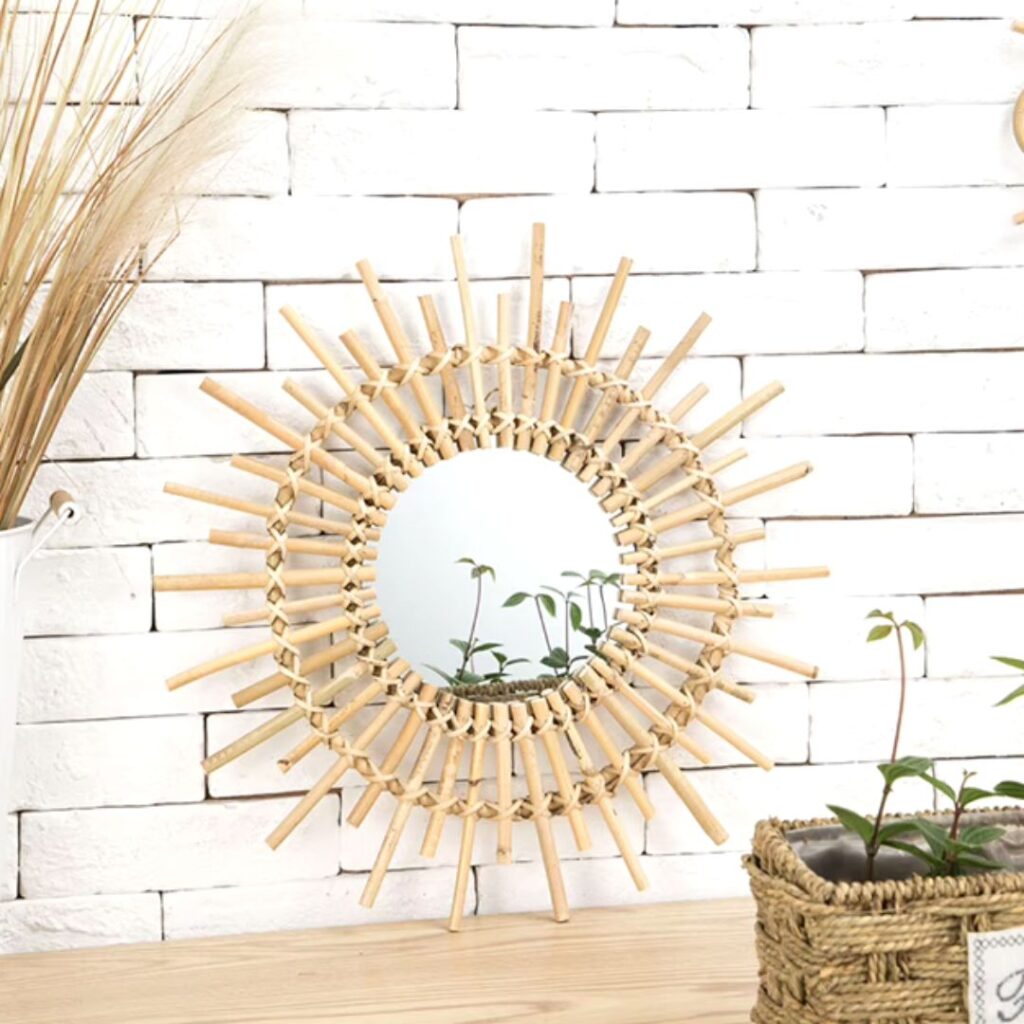 Miroir en rotin au design de soleil