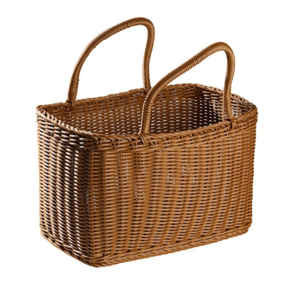 Panier effet rotin rectangulaire pour pique-nique sur fond blanc