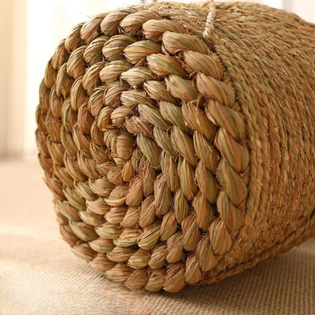 Petit tabouret circulaire en rotin
