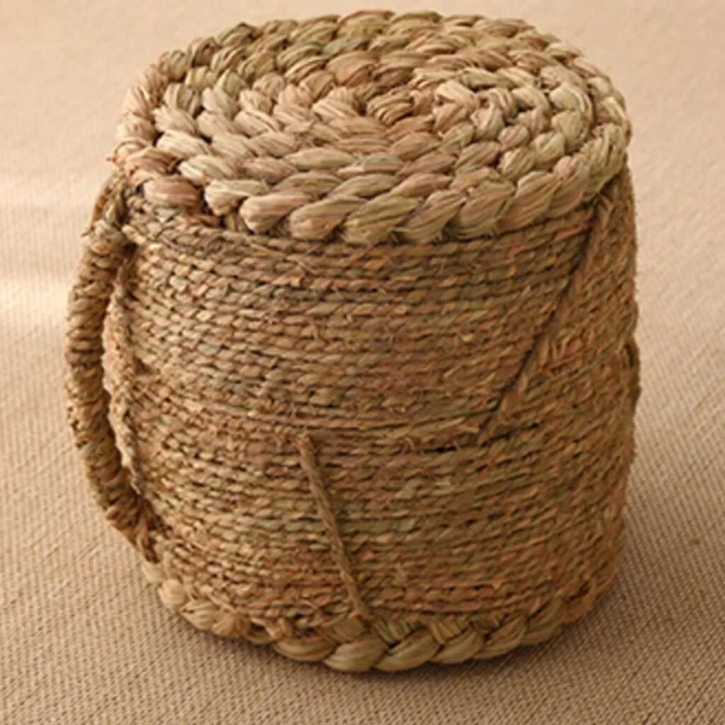 Petit tabouret circulaire en rotin