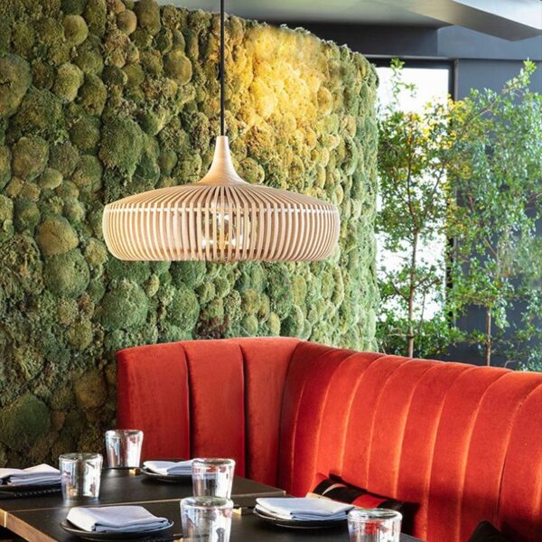 Petite suspension style rotin chic et élégante