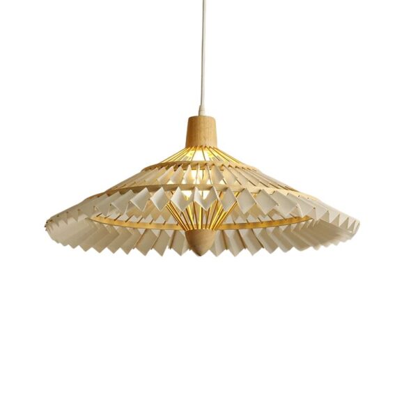 Suspension effet rotin en bois naturel et durable sur fond blanc
