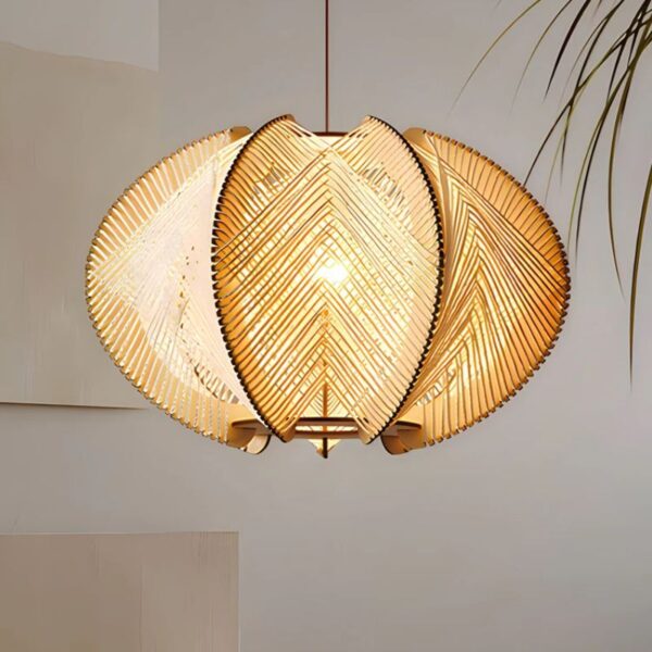 Suspension effet rotin chic au design nordique allumée dans un intérieur