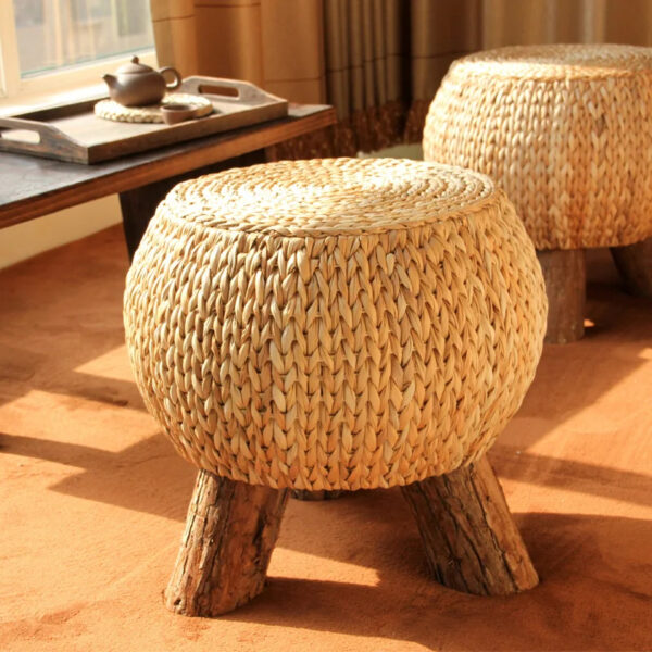 Tabouret bas et circulaire en rotin avec pieds