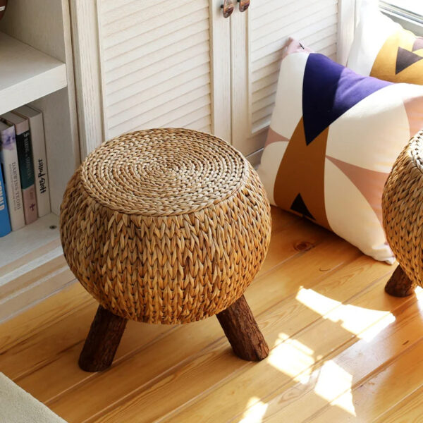 Tabouret bas et circulaire en rotin avec pieds