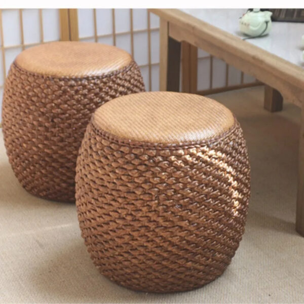 Tabouret circulaire et vintage en rotin