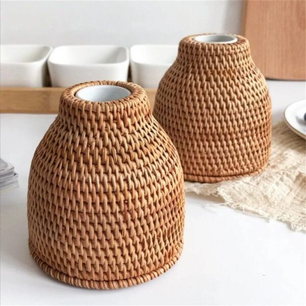 Vase en rotin de style pastoral