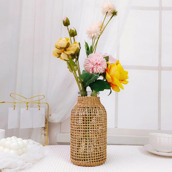 Vase en rotin de style rétro